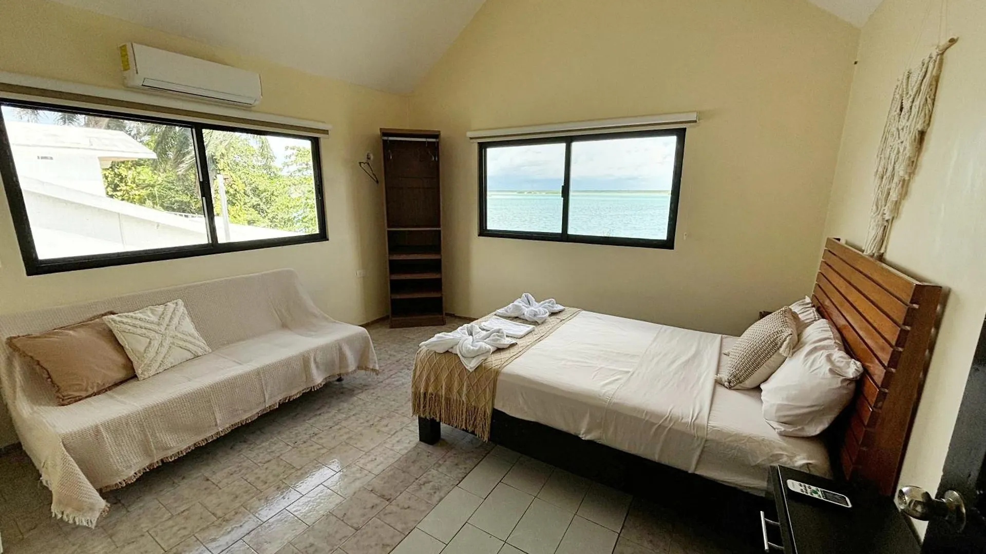 Casa Sirena - A Orilla De La Laguna Y Cenote Esmeralda Bacalar Mexico